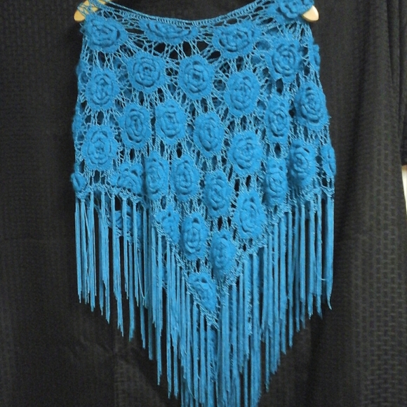 Ladies crochet poncho - Picture 4 of 4